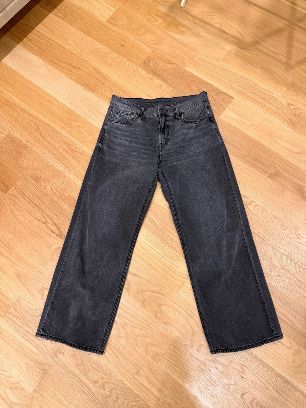 American Eagle Outfitters Women’s high waisted Stovepipe Jeans